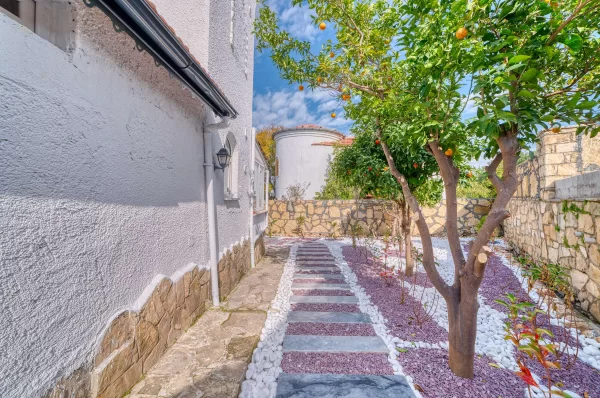 Alanya Türkler'de Havuzlu Lüks 4+2 Tripleks Villa