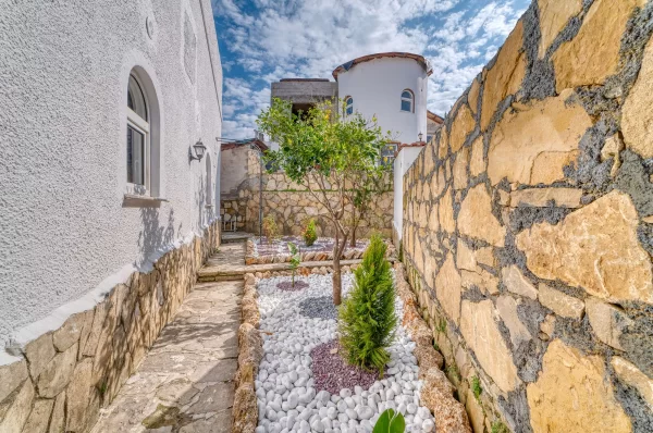 Alanya Türkler'de Havuzlu Lüks 4+2 Tripleks Villa