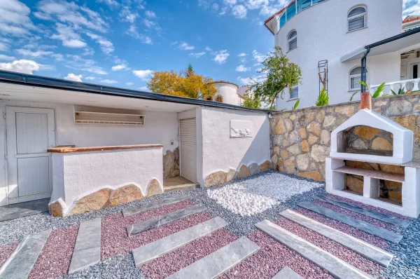 Alanya Türkler'de Havuzlu Lüks 4+2 Tripleks Villa