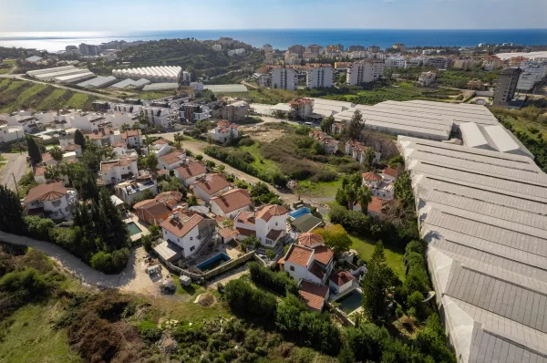 Luxurious 4+2 Triplex Villa with Pool in Alanya,Türkler