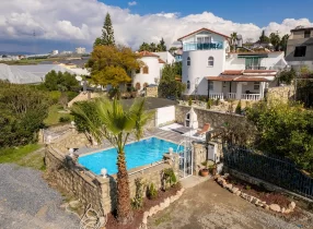 Luxurious 4+2 Triplex Villa with Pool in Alanya,Türkler