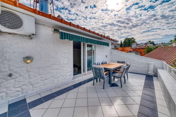 Luxurious 4+2 Triplex Villa with Pool in Alanya,Türkler