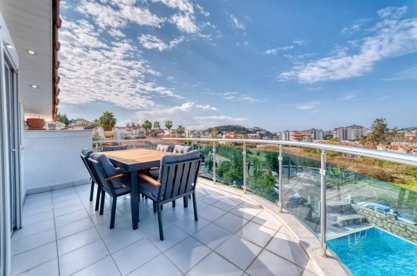 Luxurious 4+2 Triplex Villa with Pool in Alanya,Türkler
