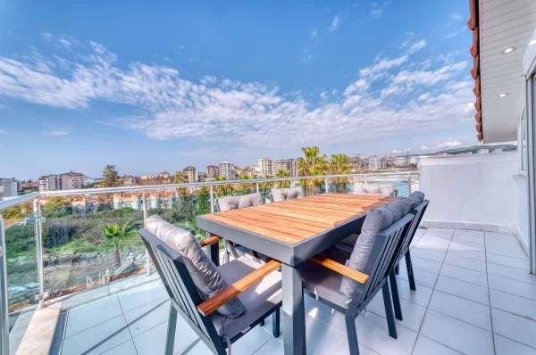 Luxurious 4+2 Triplex Villa with Pool in Alanya,Türkler