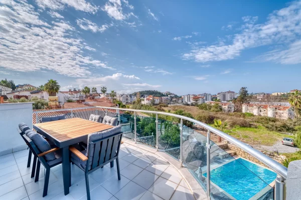Luxurious 4+2 Triplex Villa with Pool in Alanya,Türkler