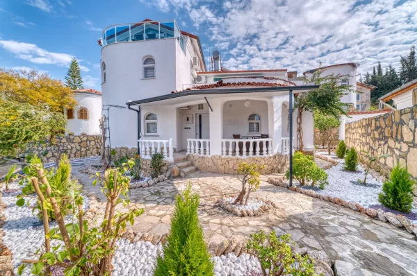 Luxurious 4+2 Triplex Villa with Pool in Alanya,Türkler